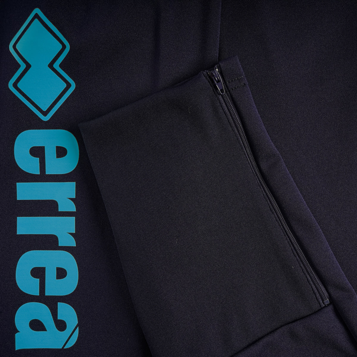 ESSENTIAL FW21/22 MAN LOGO 28 DRAKE TROUSERS AD