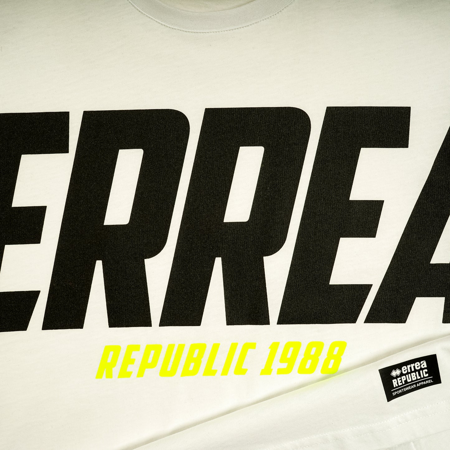 GRAPHIC FW21/22 MAN 1 TEE MC AD