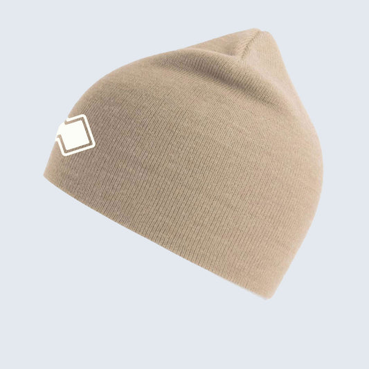 ESSENTIAL FW23/24 CAP HOLLY AD